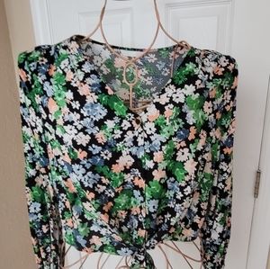 H&M Beautiful Ladies Small Floral Blouse